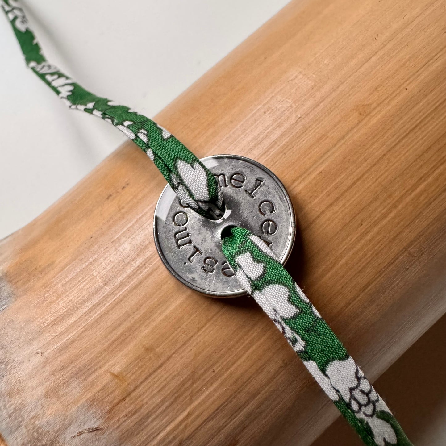 Silk bracelet Coin Button white